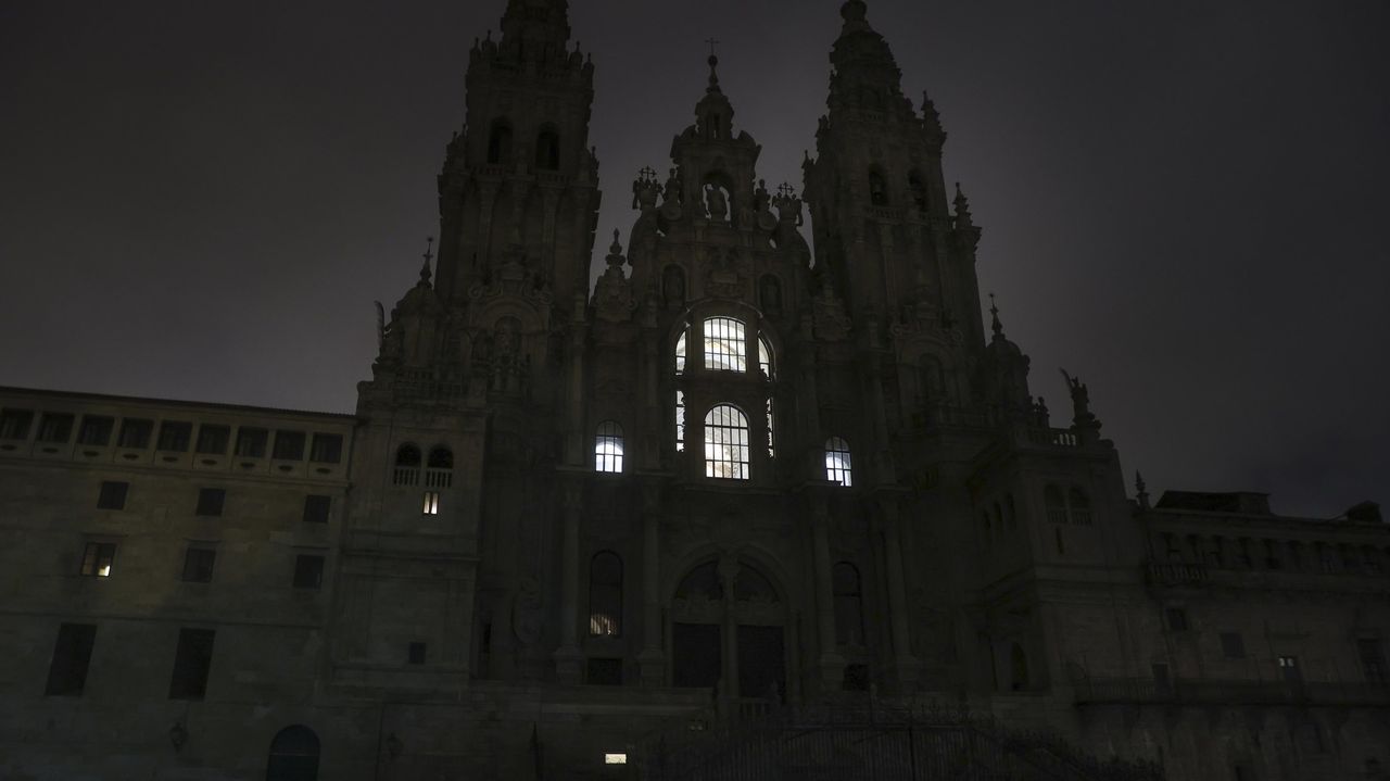 Bugallo advierte que atenuar la iluminación en el exterior de la Catedral de Santiago puede crear inseguridad